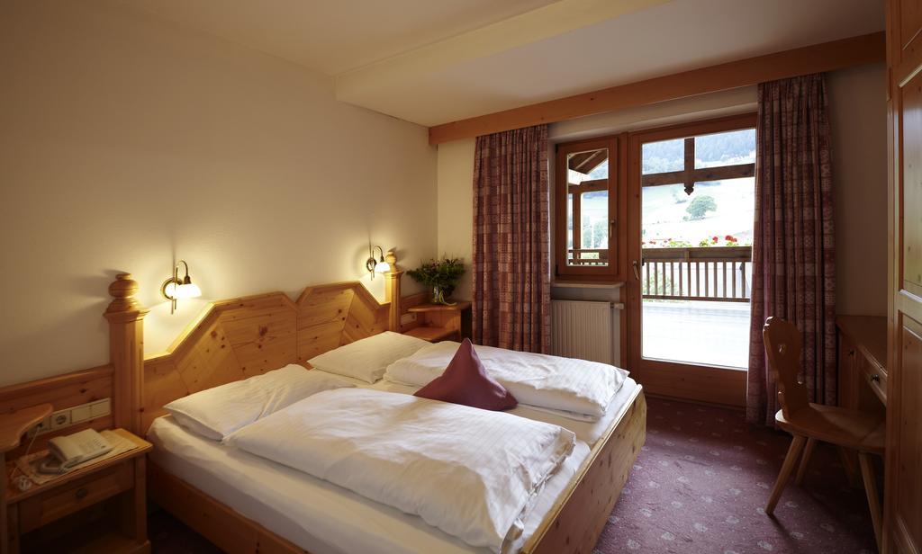 Hotel Zum Loewen - Al Leone Meltina Habitación foto
